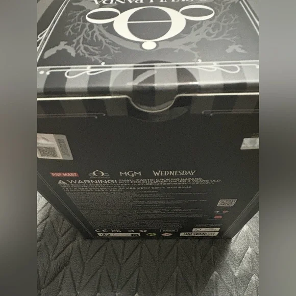 POP MART x Skullpanda x WEDNESDAY (classic version) - Picture 7 of 9